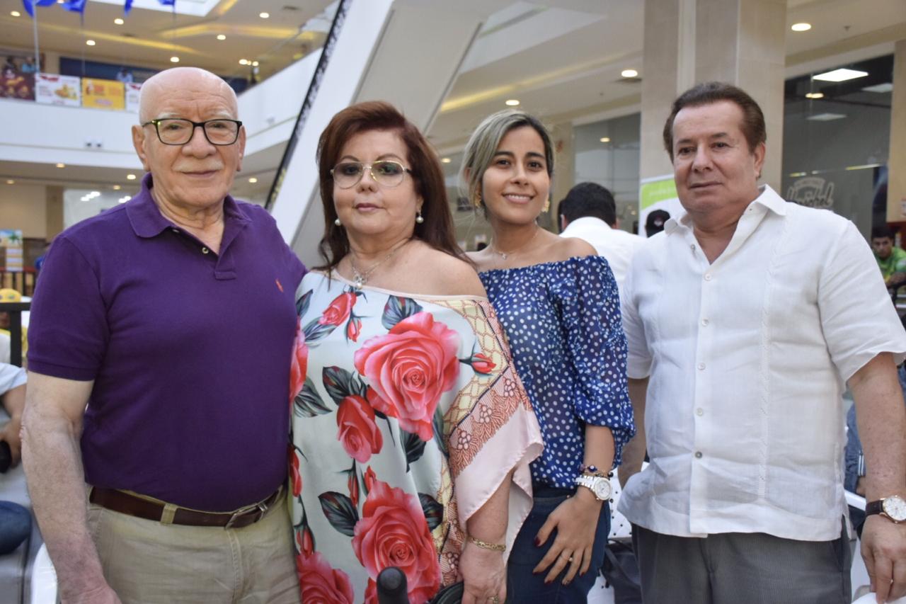 Álvaro Arturo Burbano Guerrero, Leonora Oliveros, Camila Burbano y Hader Lozada.